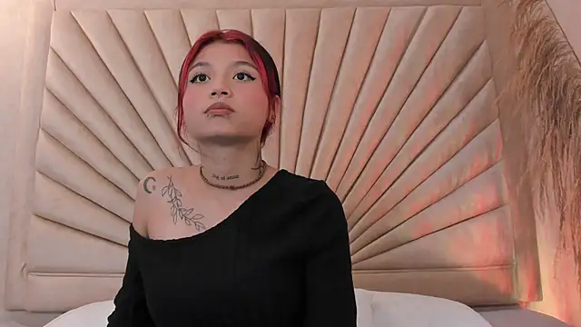 Snapshot of Emma_duff chatting on 30, 10, 2025 Emma duff online show from 30, 10, 2025