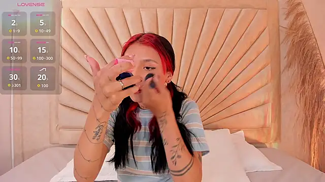 Snapshot of Emma_duff chatting on 10, 11, 2025 Emma duff online show from 10, 11, 2025