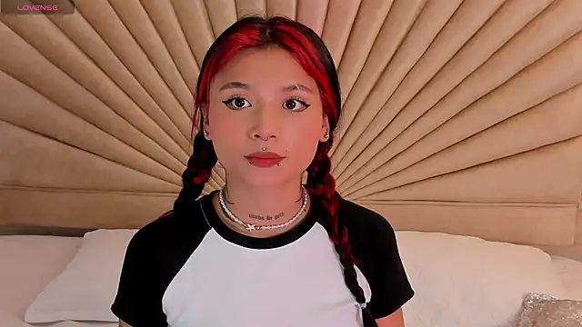 Snapshot of Emma_duff chatting on 2, 12, 2025 Emma duff online show from 2, 12, 2025