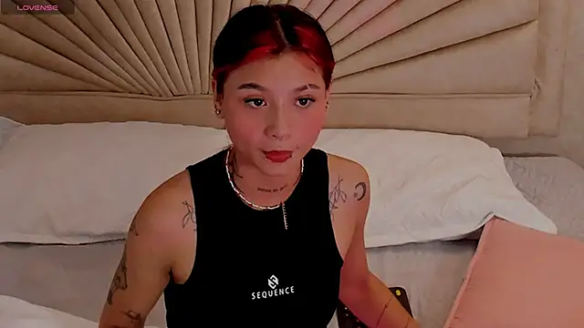 Snapshot of Emma_duff chatting on 17, 12, 2025 Emma duff online show from 17, 12, 2025