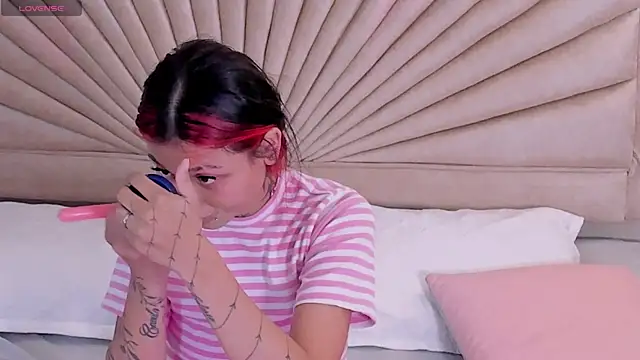 Snapshot of Emma_duff chatting on 19, 12, 2025 Emma duff online show from 19, 12, 2025