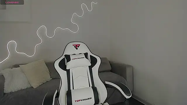 Snapshot of bella_xx__ chatting on 15, 12, 2025 bella xx online show from 15, 12, 2025