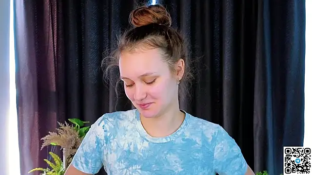 Snapshot of FoxFever chatting on 3, 11, 2025 FoxFever online show from 3, 11, 2025