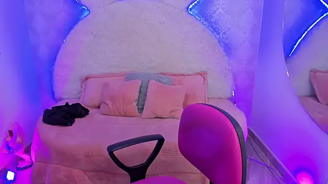 Snapshot of valentina_clk chatting on 7, 11, 2025 valentina clk online show from 7, 11, 2025