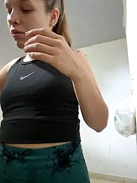 Snapshot of bambiluly chatting on 4, 11, 2025 bambiluly online show from 4, 11, 2025