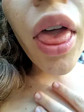 Snapshot of bambiluly chatting on 9, 11, 2025 bambiluly online show from 9, 11, 2025