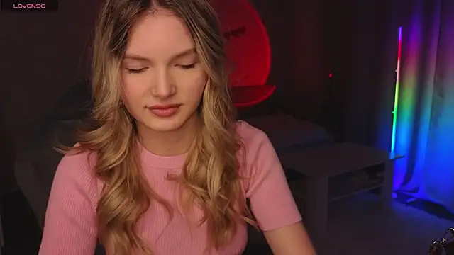 EvelynSin online show from 22, 11, 2025