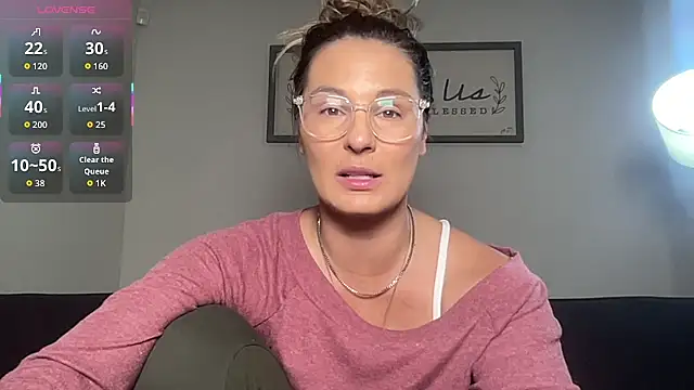 Snapshot of Mandyrheaa chatting on 1, 12, 2025 Mandyrheaa online show from 1, 12, 2025