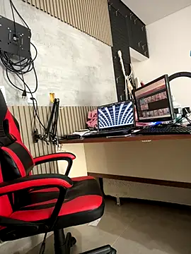 Snapshot of NatashaAzura chatting on 15, 11, 2025 NatashaAzura online show from 15, 11, 2025