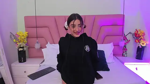 Coral Jhones online show from 5, 12, 2025