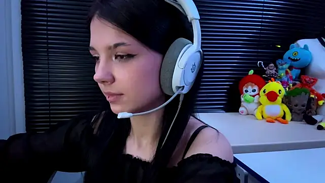 Snapshot of HanaMantanaDell chatting on 18, 10, 2025 HanaMantanaDell online show from 18, 10, 2025