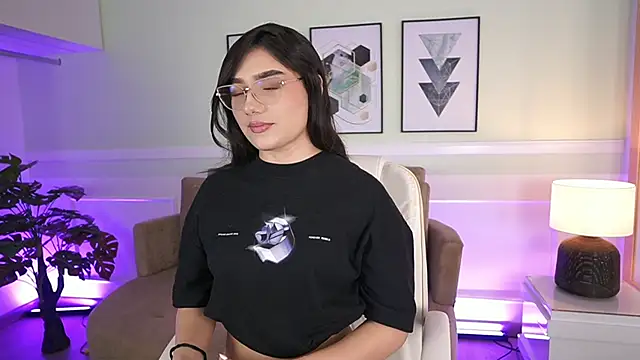 Snapshot of EmilyTurneer chatting on 5, 11, 2025 EmilyTurneer online show from 5, 11, 2025