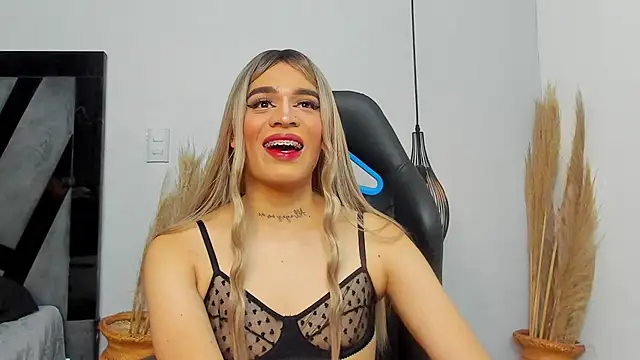 Amelia Brixton online show from 18, 12, 2025