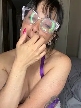 Snapshot of miavelatti85 chatting on 28, 11, 2025 miavelatti85 online show from 28, 11, 2025