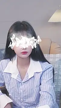 Snapshot of Yiyi_cute chatting on 18, 10, 2025 Yiyi cute online show from 18, 10, 2025
