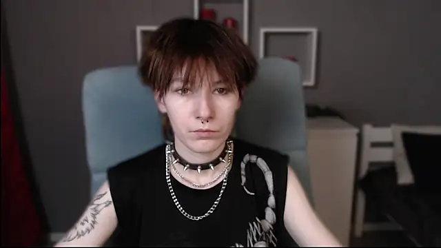 Snapshot of guitarandangell chatting on 12, 11, 2025 guitarandangell online show from 12, 11, 2025