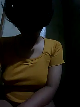 Snapshot of MiraAbellana chatting on 27, 10, 2025 MiraAbellana online show from 27, 10, 2025