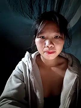 Snapshot of linh-miu99 chatting on 14, 12, 2025 linh-miu99 online show from 14, 12, 2025