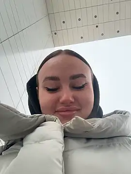 Snapshot of KiraSunshine chatting on 5, 11, 2025 KiraSunshine online show from 5, 11, 2025