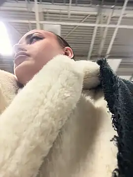 Snapshot of KiraSunshine chatting on 27, 11, 2025 KiraSunshine online show from 27, 11, 2025