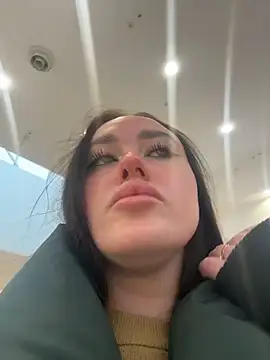 Snapshot of KiraSunshine chatting on 3, 12, 2025 KiraSunshine online show from 3, 12, 2025