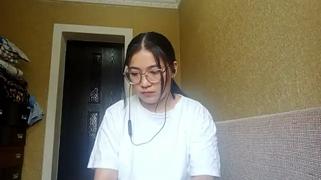 LinneaHyles online show from 10, 11, 2025