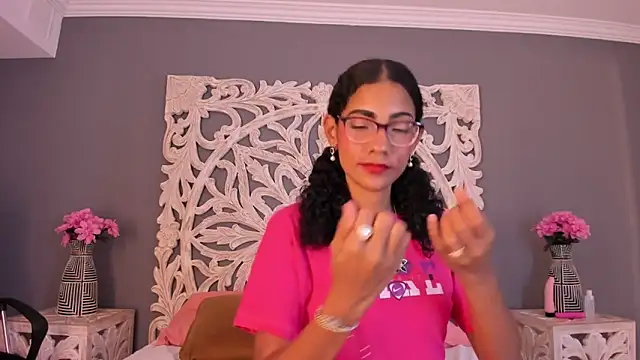 AuroraPinkk online show from 22, 11, 2025