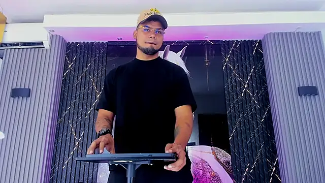 Snapshot of handsome_boys22 chatting on 20, 11, 2025 handsome boys22 online show from 20, 11, 2025