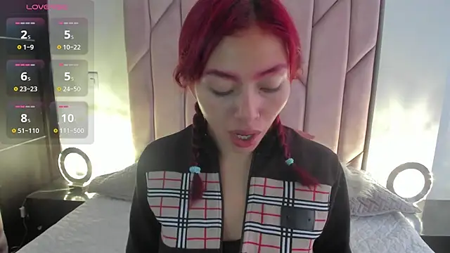 Snapshot of melanie_roux__ chatting on 30, 10, 2025 melanie roux online show from 30, 10, 2025