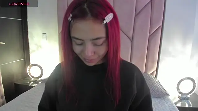 Snapshot of melanie_roux__ chatting on 2, 11, 2025 melanie roux online show from 2, 11, 2025