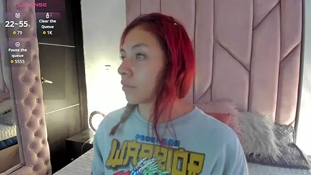 Snapshot of melanie_roux__ chatting on 6, 11, 2025 melanie roux online show from 6, 11, 2025