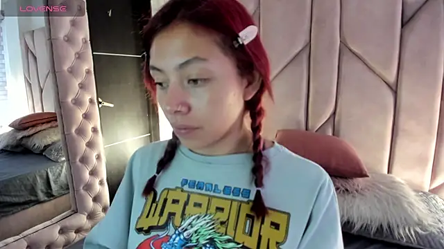 Snapshot of melanie_roux__ chatting on 17, 11, 2025 melanie roux online show from 17, 11, 2025