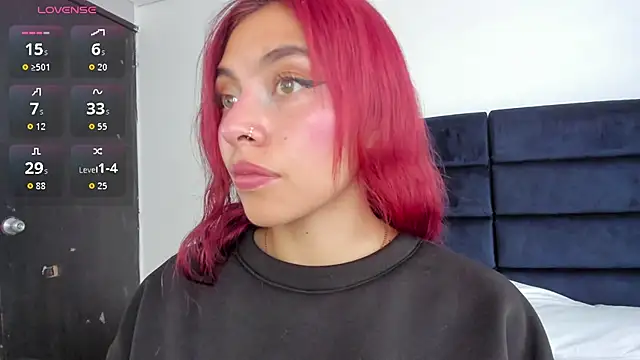 Snapshot of melanie_roux__ chatting on 19, 11, 2025 melanie roux online show from 19, 11, 2025