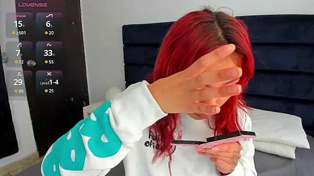 Snapshot of melanie_roux__ chatting on 25, 11, 2025 melanie roux online show from 25, 11, 2025