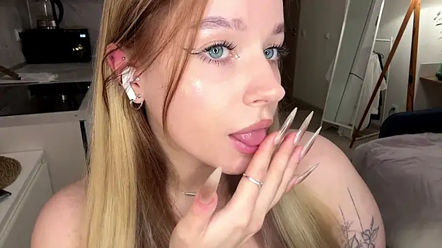 Snapshot of Babymoney_2007 chatting on 18, 11, 2025 Babymoney 2007 online show from 18, 11, 2025