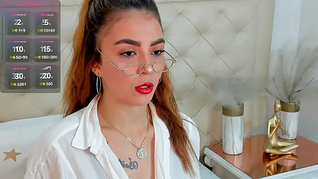 Snapshot of lucia_lorenz chatting on 24, 10, 2025 lucia lorenz online show from 24, 10, 2025