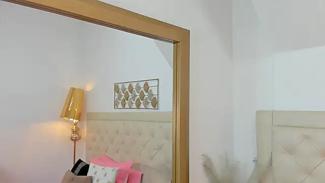 Snapshot of lucia_lorenz chatting on 6, 11, 2025 lucia lorenz online show from 6, 11, 2025