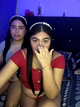 Snapshot of 2moons_full_of_love chatting on 8, 11, 2025 2moons full of love online show from 8, 11, 2025