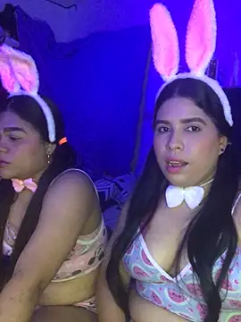 Snapshot of 2moons_full_of_love chatting on 11, 11, 2025 2moons full of love online show from 11, 11, 2025