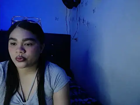 Snapshot of 2moons_full_of_love chatting on 21, 11, 2025 2moons full of love online show from 21, 11, 2025