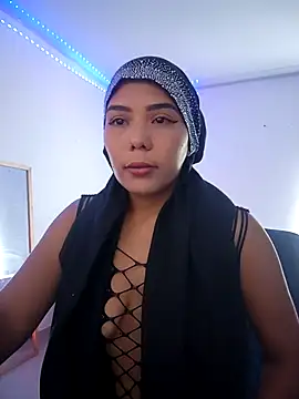Snapshot of leila-ademuz28 chatting on 19, 10, 2025 leila-ademuz28 online show from 19, 10, 2025