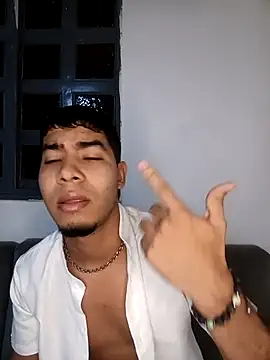 Snapshot of thiiago_05 chatting on 27, 10, 2025 thiiago 05 online show from 27, 10, 2025
