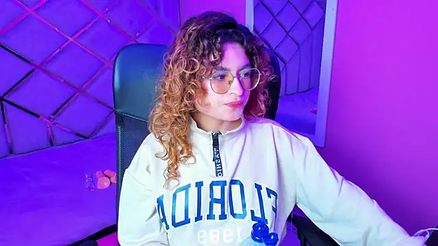 EmiliRouse  online show from 20, 11, 2025