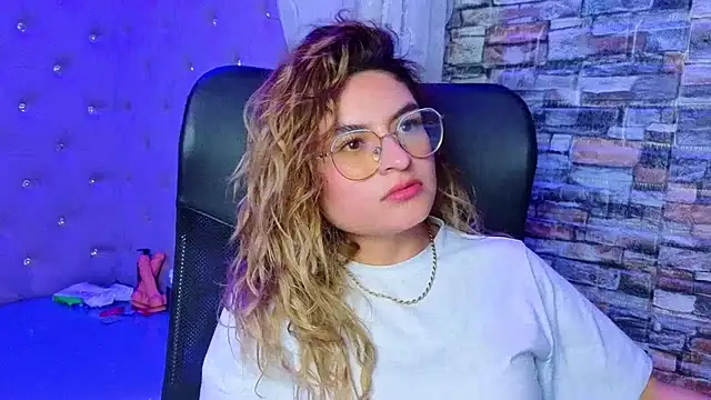 EmiliRouse  online show from 14, 12, 2025