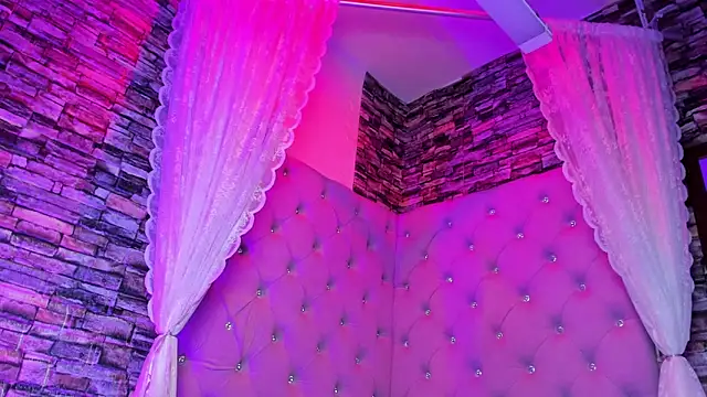 EmiliRouse  online show from 3, 2, 2026