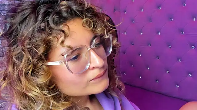 EmiliRouse  online show from 3, 2, 2026