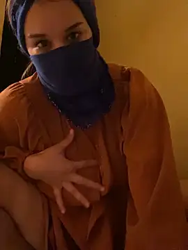 Snapshot of SaraChouchou chatting on 7, 11, 2025 SaraChouchou online show from 7, 11, 2025