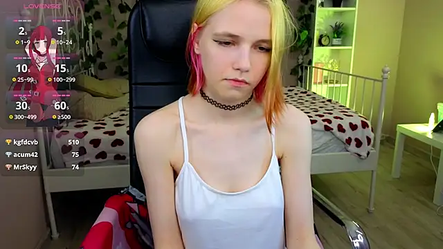 Snapshot of MitaSide chatting on 19, 11, 2025 MitaSide online show from 19, 11, 2025