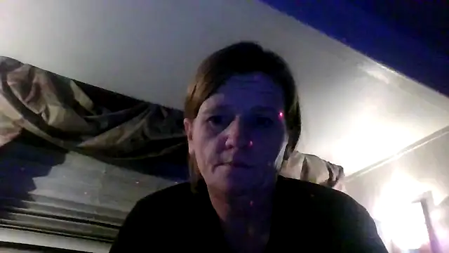 Snapshot of EazyEMLXL chatting on 25, 10, 2025 EazyEMLXL online show from 25, 10, 2025