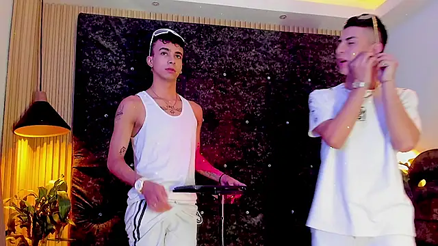 Snapshot of the_fenix_boy chatting on 25, 10, 2025 the fenix boy online show from 25, 10, 2025